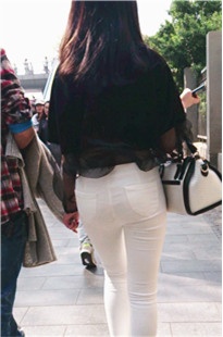 高艳的白裤美眉[428M/MP4]