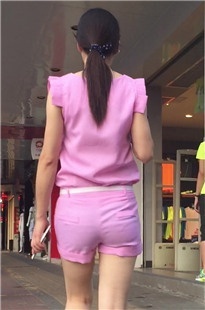 跟拍娇小的粉色套装MM [453M/MOV]