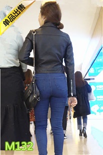 4K-逛商场的蓝色紧身牛仔裤极品美女M132[1.12G]