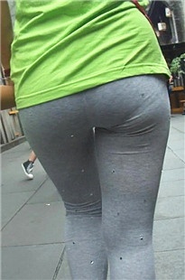 紧身运动裤翘臀美妇，太吸引人的[260M/MP4]