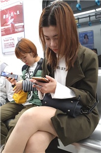 地铁上的美腿美女[314M]