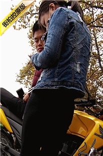 极品牛仔紧身黑裤妹子，360度视角真TM紧，第一季[1G/MP4]