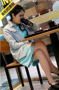 4K-街拍浅色连衣裙肉丝高跟美女[213M/MP4]