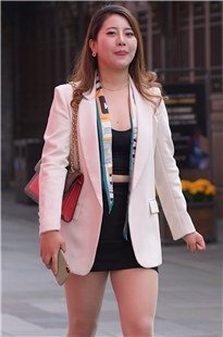 丰腴的肉丝女人3A5590[2.52G]