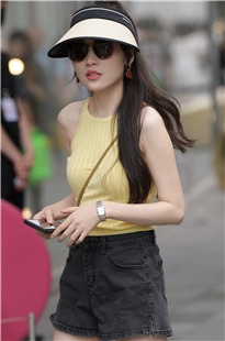 街拍热裤美腿小姐姐3A7535[1.6G]