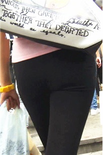 黑色弹力裤美眉[163M/MP4]