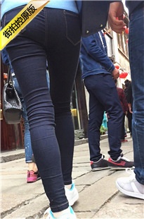 极品蓝色牛仔裤平底鞋翘臀美眉[719M/MOV]