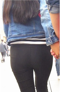 两个黑色紧身裤美臀美眉[196M/MP4]