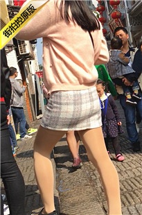 跟拍格子包臀裙肉丝粉衣长发漂亮美女[245M/MOV]