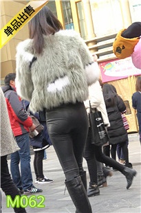 4K-三个黑色紧身皮裤长腿圆润翘臀美女M062[632M]