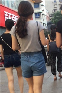 两个热裤嫩妹逛街[350M/MOV]