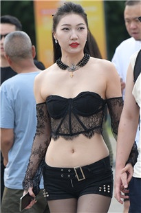 老婆开心，生活舒心，爱穿黑丝的老婆3A7796[2.08G]