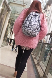 极品粉色毛绒外套黑丝大长腿真诱人[211M/AVI]