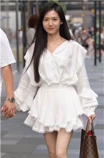 白皙美腿靓丽女友3A5490[2.26G]