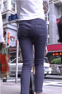 撑伞的兰牛MM，纤细的身材[333M/M2TS]