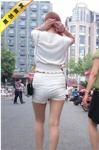 [4K超清画质]高挑的白色短裤美女[MP4/343MB]