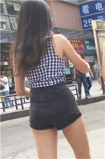 两个热裤妹子，一紧一松[258M/MOV]