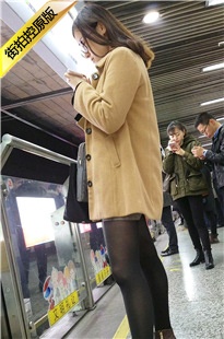 4K-地铁站拍摄黑丝牛仔短裤长腿妹子[662M/MP4]
