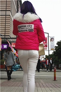 高跟白裤苗条身材紧身翘臀美女[411M/MP4]