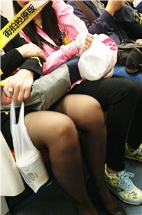 4K-地铁拍摄黑丝丰满大臀包臀裙MM[1.03G/MP4]