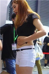 2014Chinajoy现场直击白色紧身热裤的美臀女郎[472M/AVI]