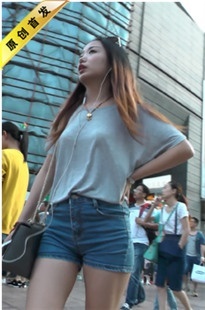 【幽明作品】紧牛短裤美女OL[MP4/850MB]