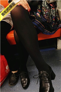 4K-地铁灰衣花裙黑丝MM[433M/MP4]