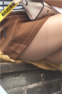 近距离拍摄肉丝白腿美眉[151M/MOV]