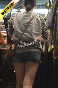 翘PG牛仔热裤美女玩投篮[527M/MOV]