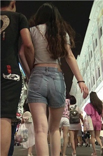 长腿热裤路小蛮腰[253M/MP4]