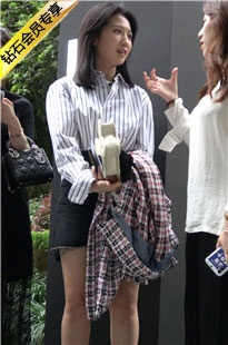 4K-街拍牛仔短裙银色高跟美女DJ313[1.23G]