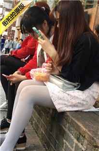 坐在花坛休息的极品MTSW美女[521M/MOV]