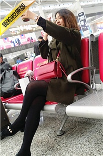4K-高铁站候车的黑丝极品MT女子[977M/MP4]