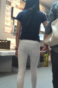 参观博物馆的白裤美眉[365M/MOV]