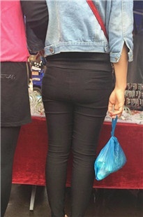 丰满黑色铅笔裤紧臀时尚美女[395M/MOV]