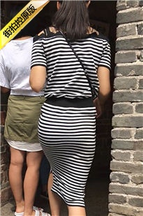 条纹包臀短裙翘臀美眉[350M/MOV]