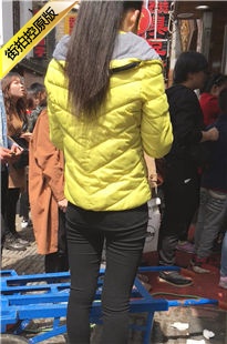 路边黑色紧身裤美眉[153M/MOV]