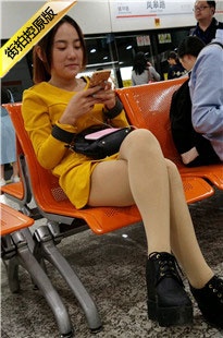 4K-黄色连衣裙肉丝黑高跟美眉[1.46G/MP4]