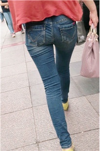 苗条高挑的紧牛MM屁屁扭啊扭[216M/MP4]