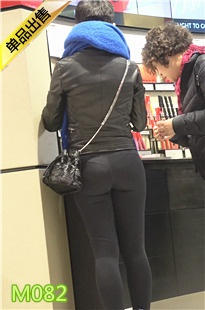 4K-黑色紧身瑜伽裤极品圆润翘臀美眉M082[1.15G]