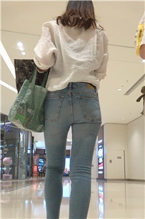 4K-蓝色紧身牛仔裤美眉JS077[1.95G]