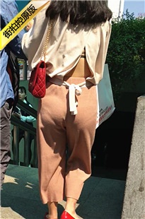 街拍路背装气质翘臀美女[181M/MOV]