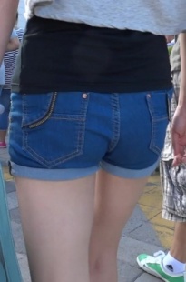 极品热裤美女，灰常喜欢[135M/AVI]