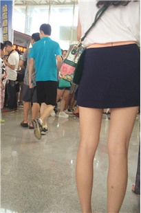 长腿黑色超短裙MM[133M/MOV]