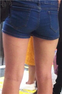 包臀牛仔热裤小MM[487M/AVI]