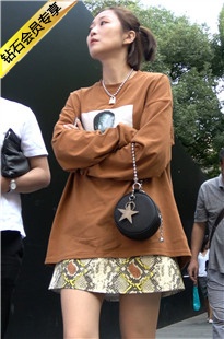 4K-性感短裙长腿街拍高跟短靴美女DJ534[227M]