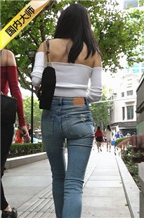 4K超清视频！一字抹胸蓝色紧牛美女[MP4/3GB]