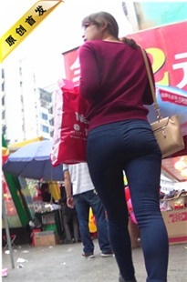 【纳兰xing急作品】红衣眼镜丰腴紧牛[MP4/736MB]