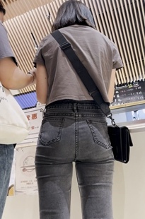 眼镜小妹的性感牛仔紧屯KL136[698M]