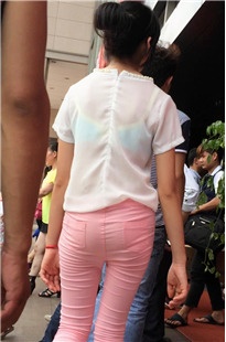 粉色紧身裤MM步伐轻盈[208M/MOV]